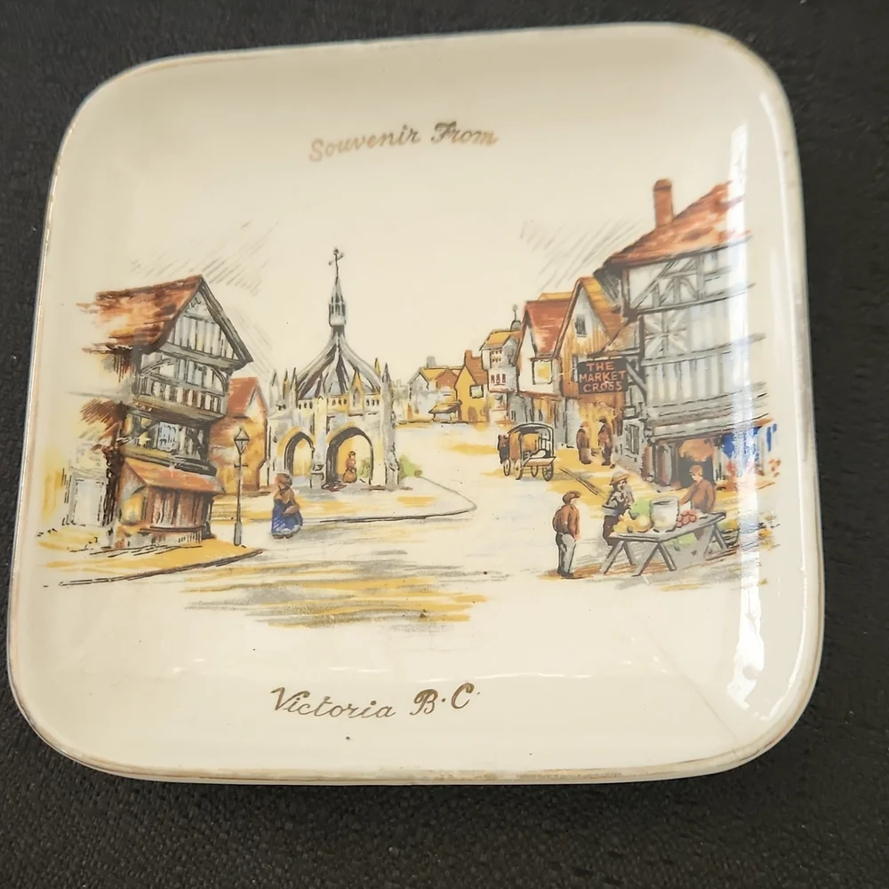 VINTAGE VICTORIA B.C. ENGLAND LANCASTER LTD & SANDLAND WARE SOUVENIR BUTTER DISH